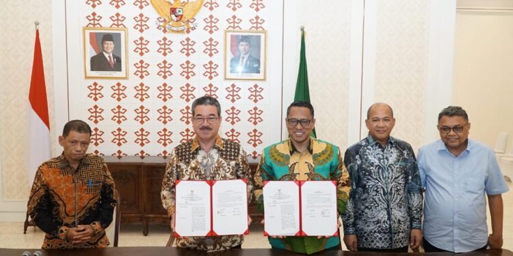 Perluas Akses Keadilan, Gubernur Maluku & Kanwil Kemenkum PKS Posbankum di Desa dan Kelurahan