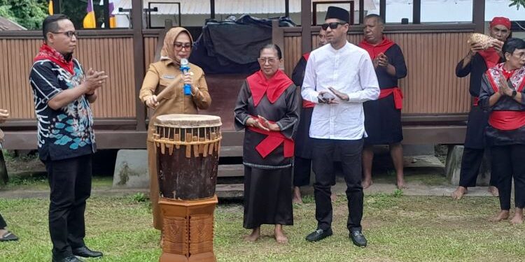 Pergantian Atap Baileo Negeri Halong: Jaga Tradisi, Eratkan Pela-Gandong