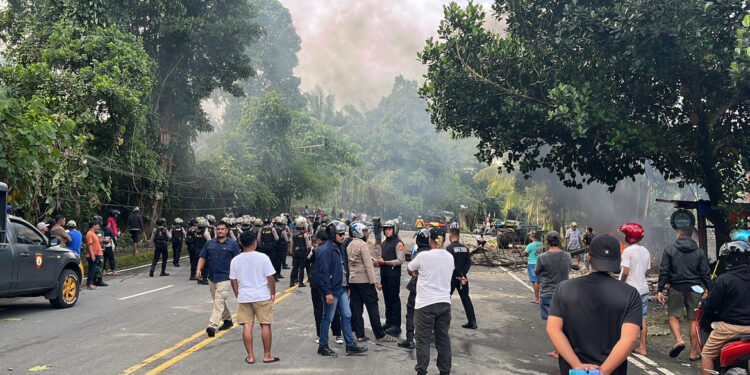 Bentrok Antarwarga Sebabkan 17 Rumah Terbakar, Walikota Ambon Pastikan Rumah Warga Hunut Dibangun Kembali