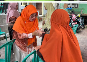 Anggota DPRD Maluku Rostina Hasyim Serahkan Sejumlah Bantuan Kepada Kebakaran di Batumerah