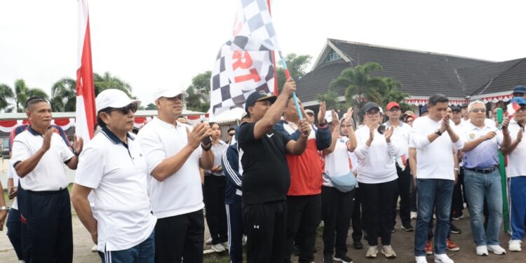 Wagub Buka Jalan Sehat dan Senam Bersama Jelang HUT ke-80 RI dan Provinsi Maluku