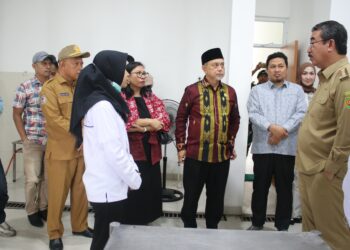 Pastikan Distribusi Lancar, Gubernur dan DPD RI Tinjau Dapur MBG