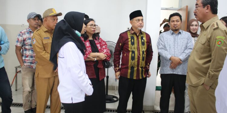 Pastikan Distribusi Lancar, Gubernur dan DPD RI Tinjau Dapur MBG