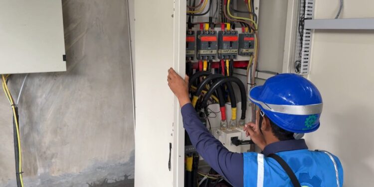 PLN UP3 Ternate Pastikan Keandalan Listrik Jelang Pekan Kedua Super League 2025–2026 di Stadion Gelora Kie Raha