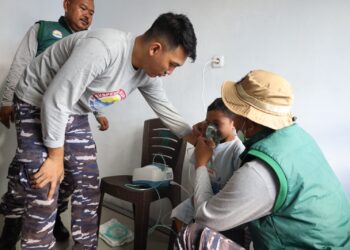 TNI dan BI Maluku Gelar Bakti Kesehatan dan Sosialisasi Rupiah di Pulau Ambalau