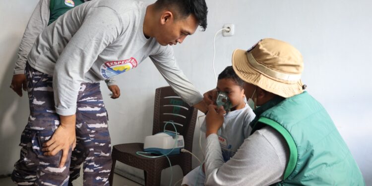 TNI dan BI Maluku Gelar Bakti Kesehatan dan Sosialisasi Rupiah di Pulau Ambalau