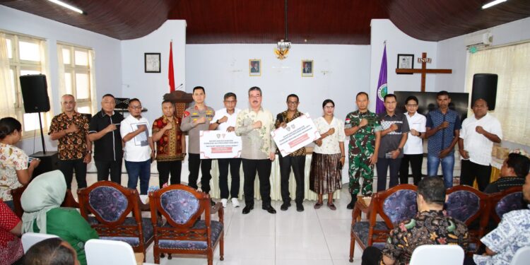 Pemprov Maluku Serahkan Bantuan Recovery Bencana Untuk Ambon dan Desa Masihulan