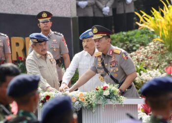 Kapolri Resmikan Patung Jenderal Polisi M. Jasin di Surabaya