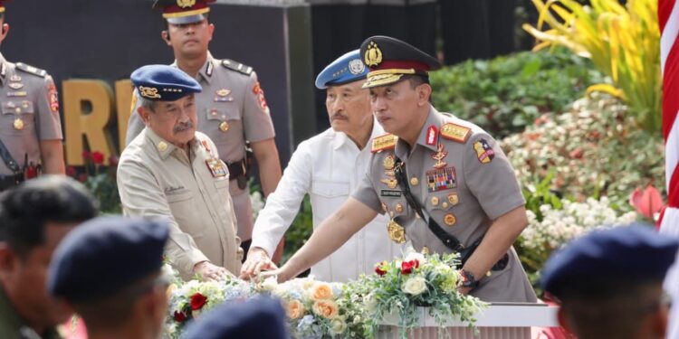 Kapolri Resmikan Patung Jenderal Polisi M. Jasin di Surabaya