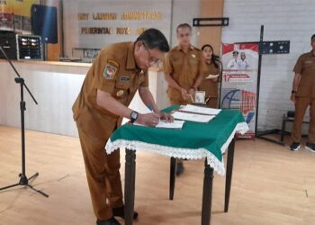 Pemkot Ambon Teken MoU Pelayanan Terpadu Status Hukum Perkawinan dan Kependudukan