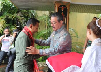 Gubernur Maluku Sambut Wamen Kehutanan di Bandara Pattimura