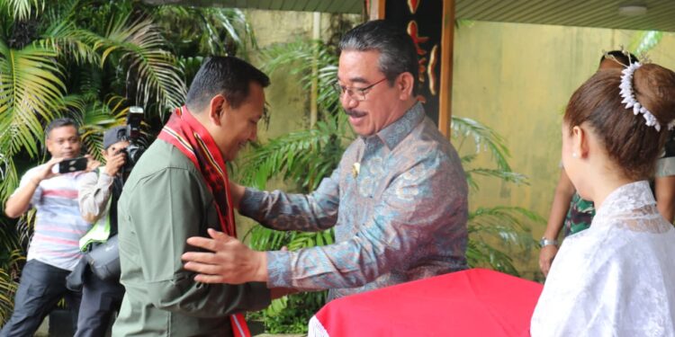Gubernur Maluku Sambut Wamen Kehutanan di Bandara Pattimura