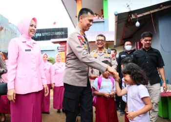 Polda Maluku Salurkan Ratusan Paket MBG ke SD Negeri 32 dan SD Inpres 23 Ambon