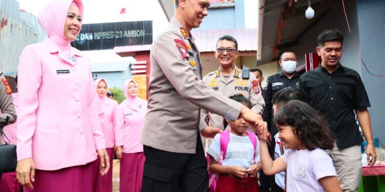 Polda Maluku Salurkan Ratusan Paket MBG ke SD Negeri 32 dan SD Inpres 23 Ambon