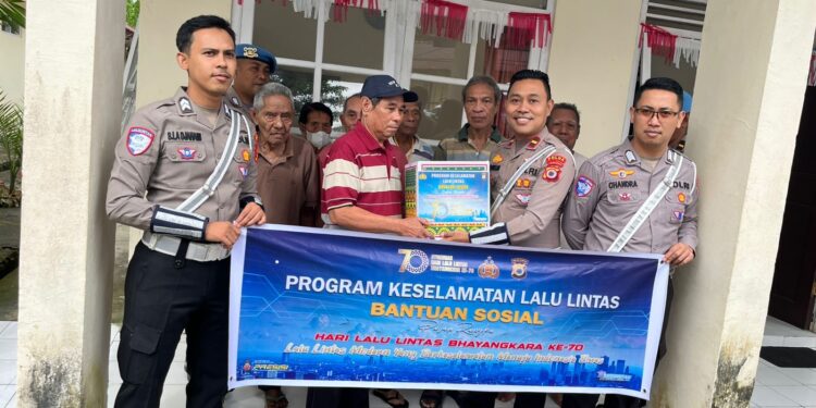 Ditlantas Polda Maluku Salurkan Bantuan Sembako Sambut HUT ke-70 Lalin Bhayangkara Polri