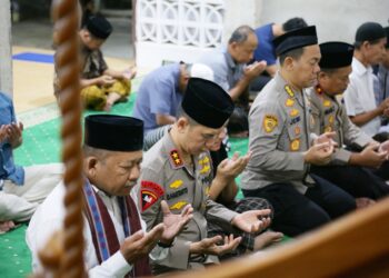 Kapolda Maluku Gelar Sholat Subuh Berjamaah di Air Salobar Ambon