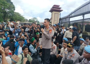 Kapolda Maluku Temui Mahasiswa Saat Aksi, Sepakati Pakta Integritas dengan Aliansi Rakyat Maluku