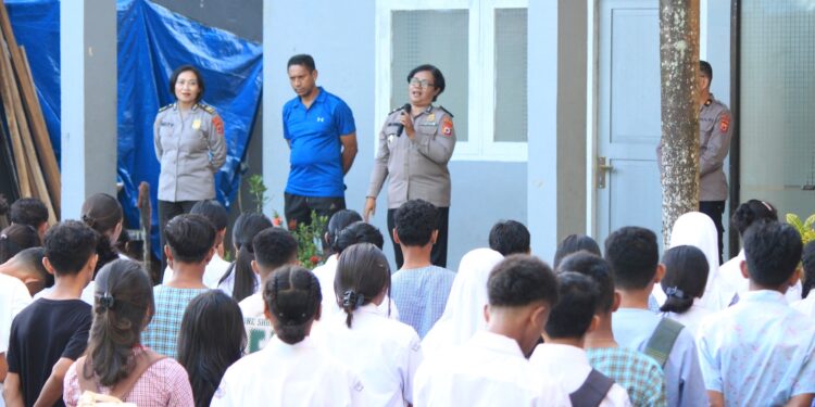Polda Maluku Sambangi Sejumlah Sekolah di Ambon Ajak Siswa Jaga Kamtibmas