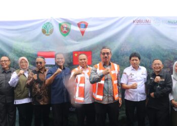 Kunjungi Maluku, Gubernur dan Sekjen Kehutanan Ekspor Kopal Damar dan Pala ke India & Cina