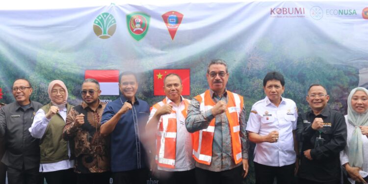 Kunjungi Maluku, Gubernur dan Sekjen Kehutanan Ekspor Kopal Damar dan Pala ke India & Cina