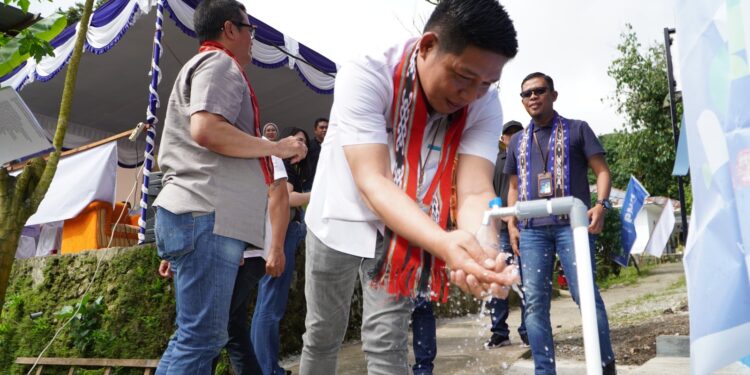 PNM dan BRINS Bangun Akses Air Bersih di Hutumuri