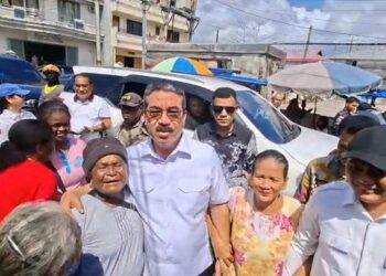 Gubernur Maluku Hendrik Lewerissa Kunker Pasar Dobo, Disambut Hangat