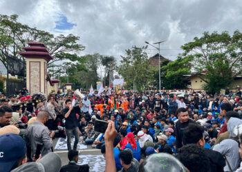 Aliansi Mahasiswa Maluku Gelar Aksi Solidaritas di Depan Mapolda, 735 Personel Dikerahkan