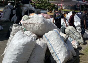 DLHP Ambon Siapkan Rp50 Juta Untuk Penukaran Sampah Plastik Dengan Uang Tunai