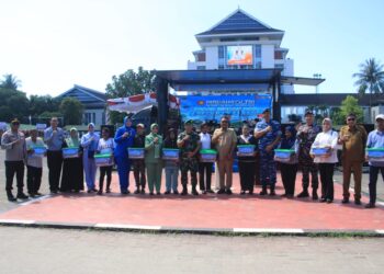 Sambut HUT ke-80, TNI Gelar Pasar Murah dan Pembagian Sembako