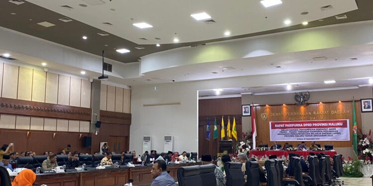 DPRD Maluku Sampaikan Pendapat Akhir Fraksi atas Ranperda Perubahan APBD 2025