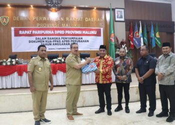 Gubernur Serahkan Dokumen KUA-PPAS Perubahan APBD 2025 Kepada DPRD Maluku