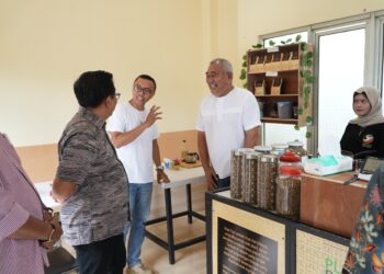 PLN UIW MMU Salurkan Bantuan Kepada Koperasi Seribu Negeri Kopi Maluku