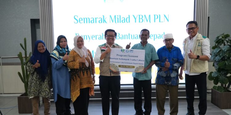 Milad ke-19, YBM PLN UIW MMU Salurkan Bantuan bagi 238 Mustahik di Maluku