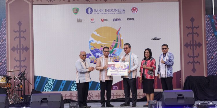 RSUD Haulussy Ambon Terima Hibah Mobil Operasional dari BI Maluku