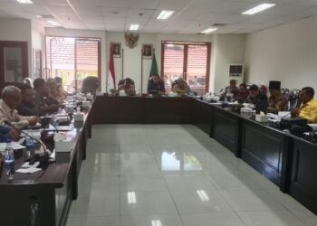 DPRD Maluku Bahas Insiden Tengelamnya Tongkang Pengangkut Limba B3