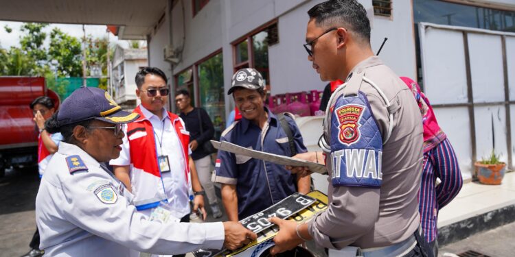 Pertamina Sinergi Bersama Dishub dan Kepolisian Resor Jayapura Lakukan Pengecekan Penyaluran BBM di SPBU