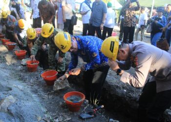 Gubernur Maluku Letahkan Batu Pertana Kopdeskel Merah Putih di Desa Wayame