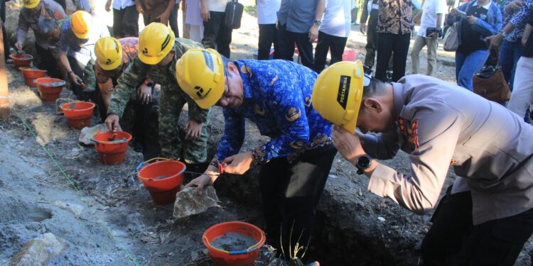 Gubernur Maluku Letahkan Batu Pertana Kopdeskel Merah Putih di Desa Wayame