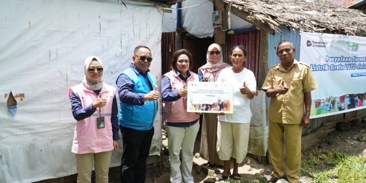 Peringati HLN ke-80, PLN UIW MMU Nyalakan Harapan Warga Suli-Malteng Lewat Penyalaan Serentak