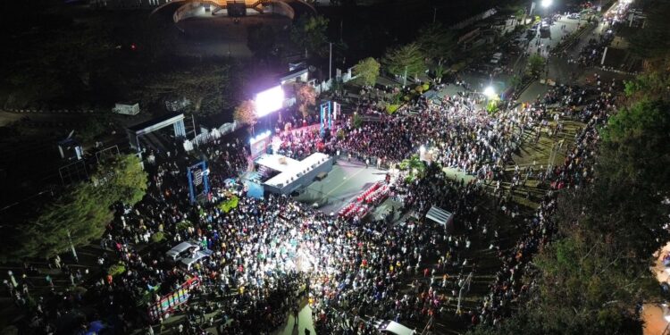 PLN UP3 Saumlaki Sukses Jaga Keandalan Listrik di Malam Puncak HUT ke-26 KKT