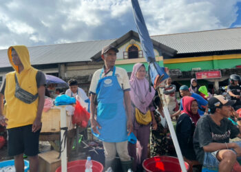 Pedagang Pasar Mardika Ambon Kenakan Celemek Bantuan dari Wapres Gibran