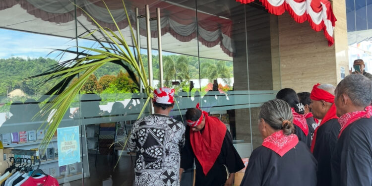 Walikota Ambon Mediasi Pembukaan Sasi Supermarket Dian Pertiwi Poka