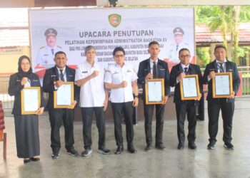 Sekda Maluku Tutup Pelatihan Kepemimpinan Administrator Angkatan XV Tahun 2025