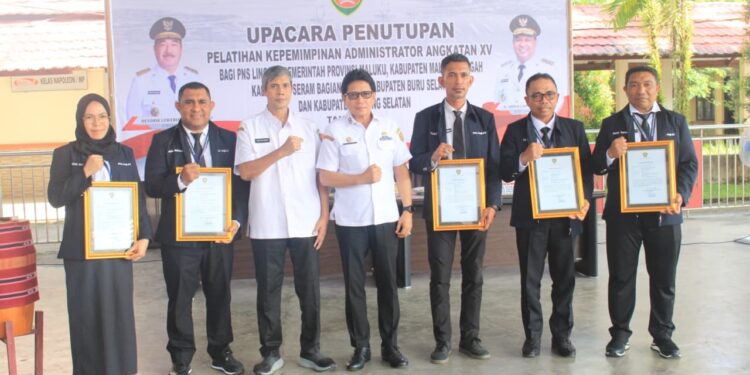 Sekda Maluku Tutup Pelatihan Kepemimpinan Administrator Angkatan XV Tahun 2025