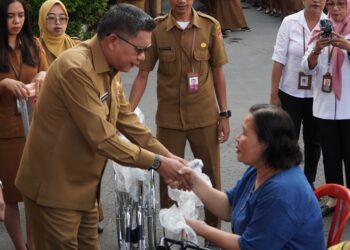 Pemkot Ambon Salurkan Bantuan Disabilitas dan Kearifan Lokal