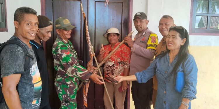 Polsek Leksula Akhiri Konflik Lahan Sekolah di Desa Mepa