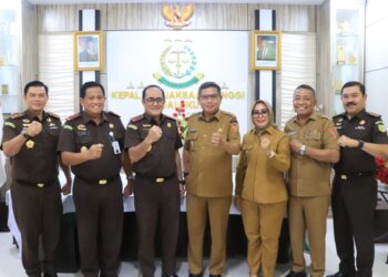 Walikota Ambon Sambangi Kajati Maluku, Bahas Sinergi Pengawasan Anggaran dan Program Jaga Desa