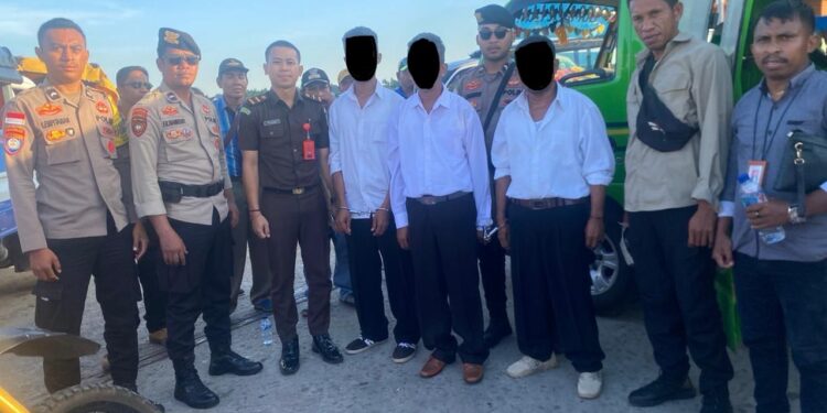 Polres Kepulauan Tanimbar Kawal Ketat Tiga Tahanan Hadiri Pemakaman Orang Tua