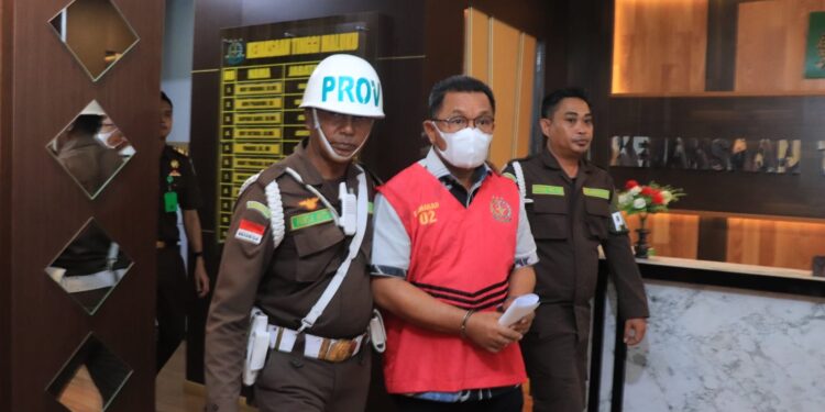 Eks Bupati KKT Petrus Fatlolon Resmi Jadi Tersangka, Ditahan 20 Hari di Rutan Kelas IIA Ambon