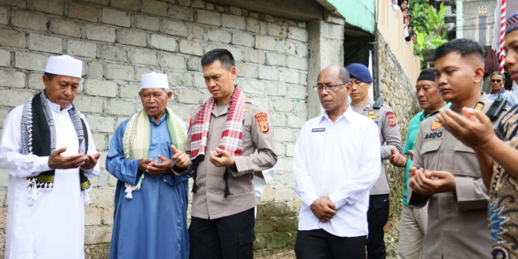 Kapolda Maluku Serahkan Bantuan Sumur Bor untuk Jamaah Masjid Al-Kautsar